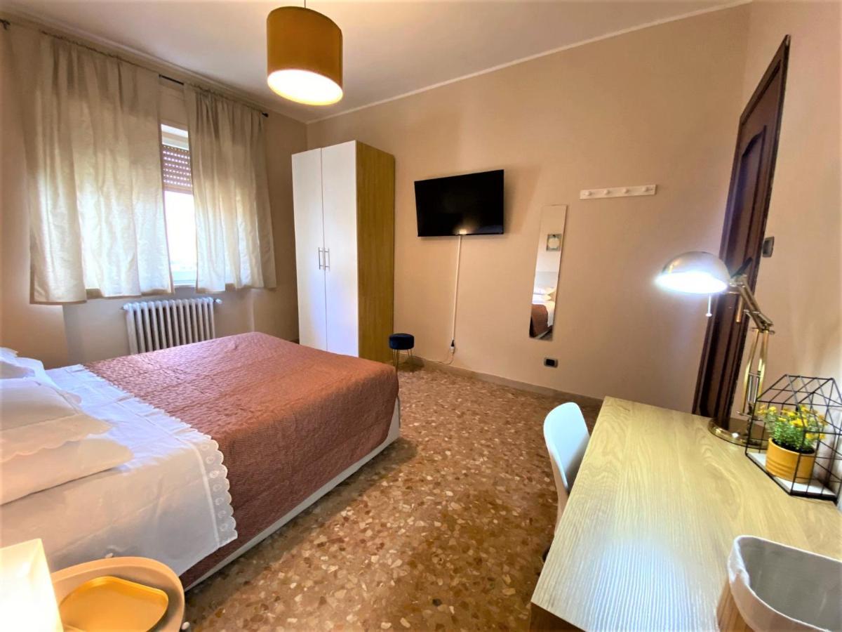 Casa Viola A 900 Mt Dalla Staz. Centrale Pescara Exterior foto