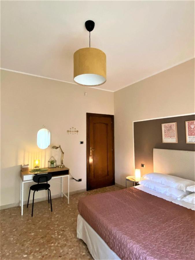 Casa Viola A 900 Mt Dalla Staz. Centrale Pescara Exterior foto