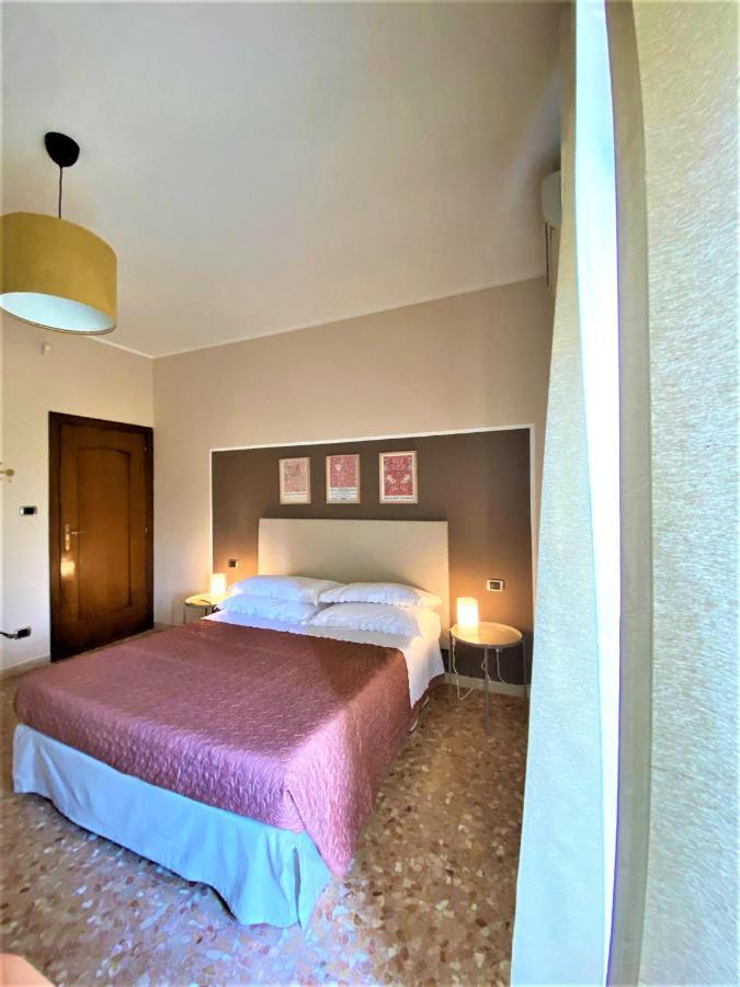 Casa Viola A 900 Mt Dalla Staz. Centrale Pescara Exterior foto