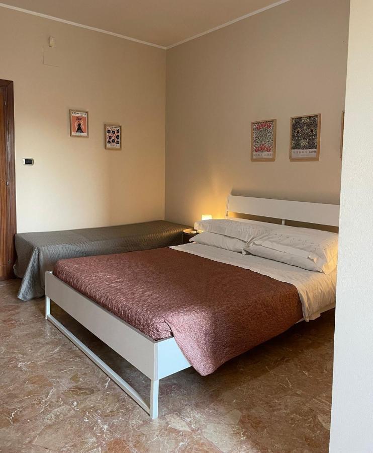 Casa Viola A 900 Mt Dalla Staz. Centrale Pescara Exterior foto